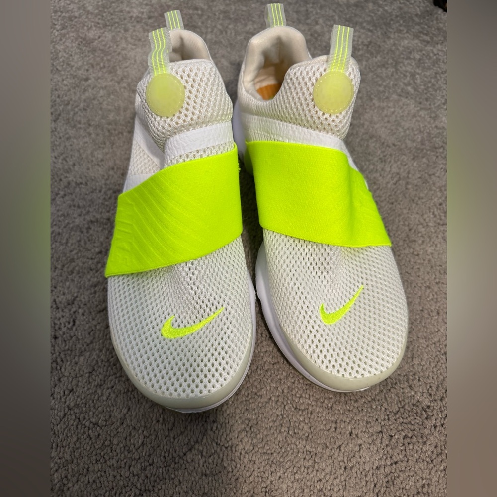 Womens Nike Presto Extreme SE GS size 8.5 (Youth 7Y)